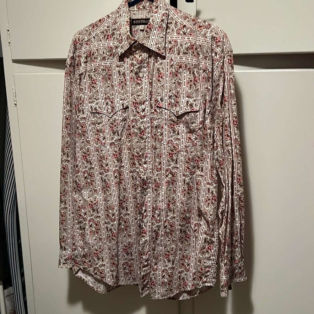 Men’s STETSON PAISLY SHIRT WITH PEARL SNAPS,& A WESTERN YOKE ON THE BACK